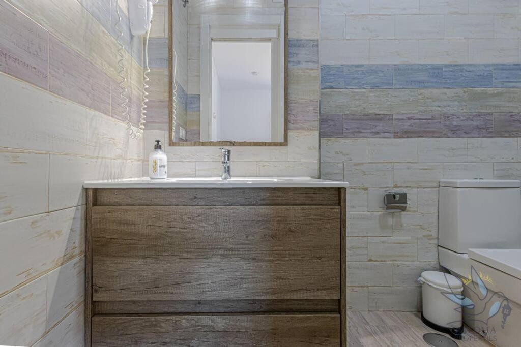Apartament Benalroma Spacious 50 Mt From The
