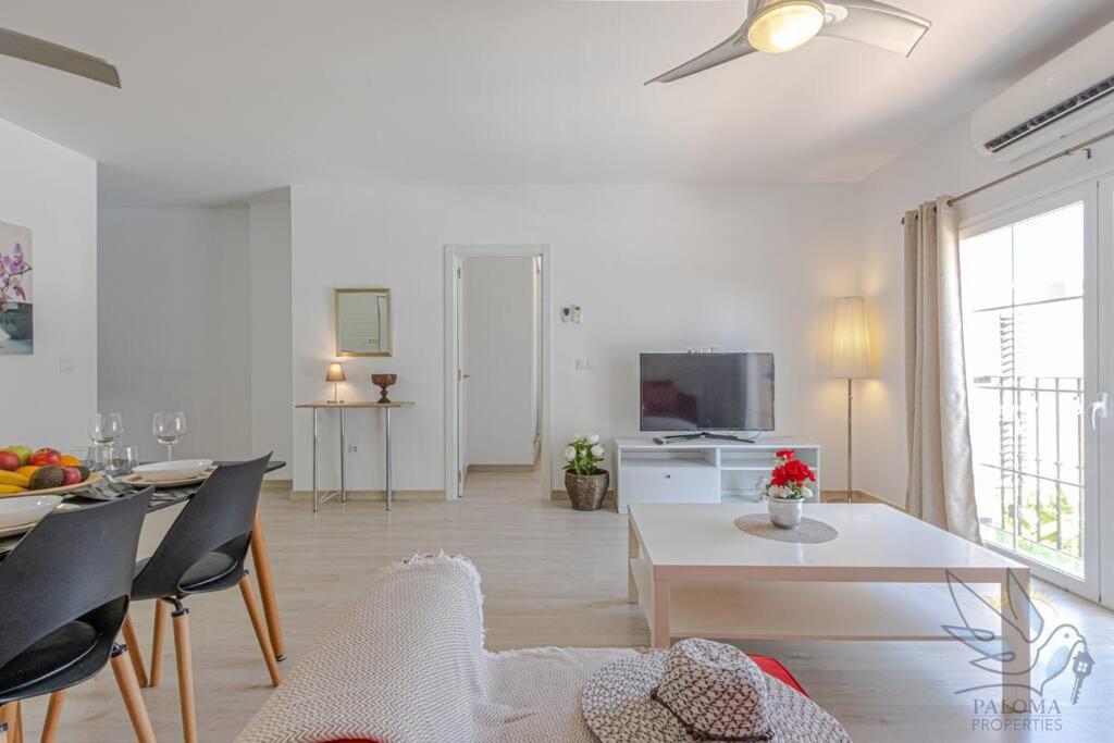 Benalroma Spacious 50 Mt From The Apartament