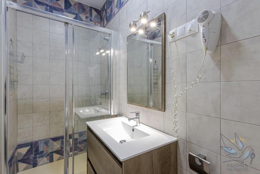 Benalroma Spacious 50 Mt From The Apartament