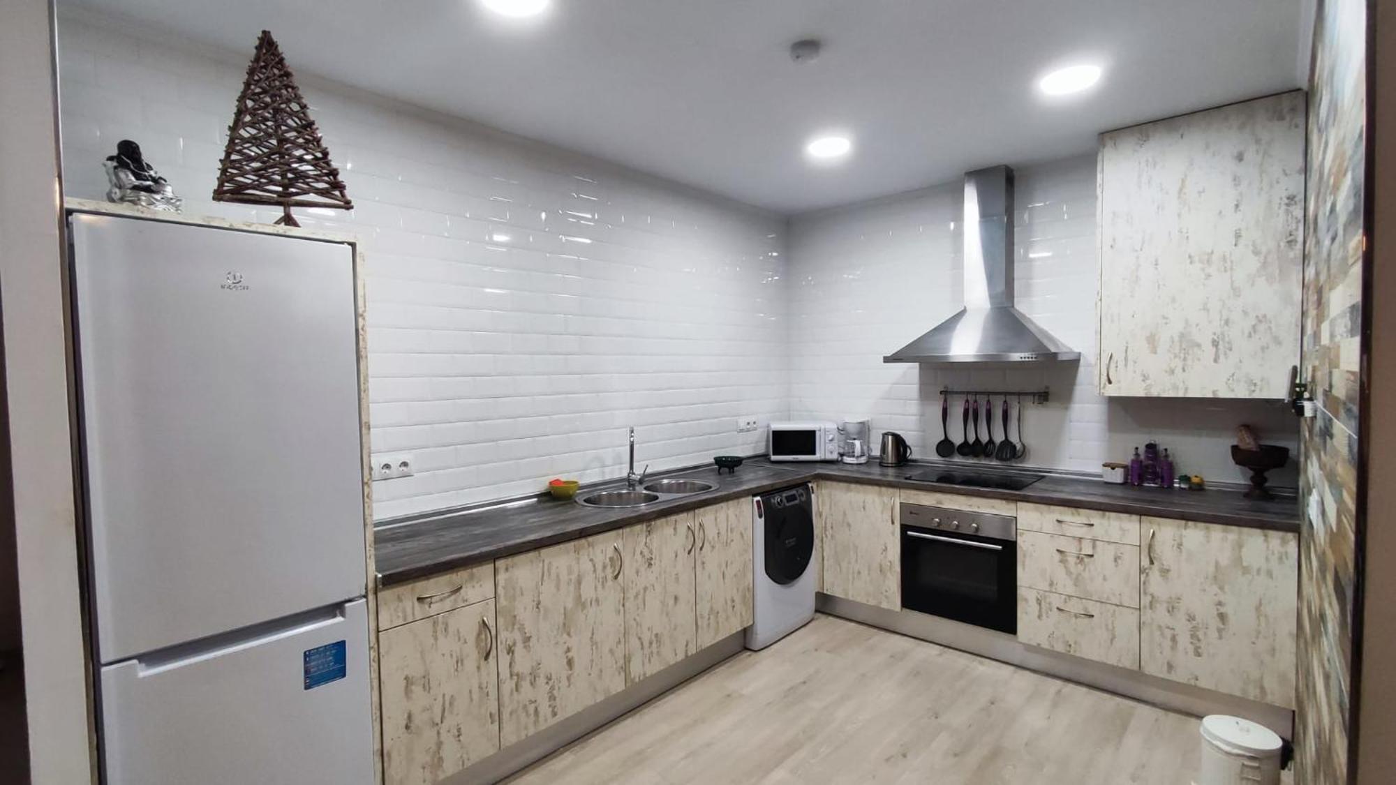 Benalroma Spacious 50 Mt From The Apartament